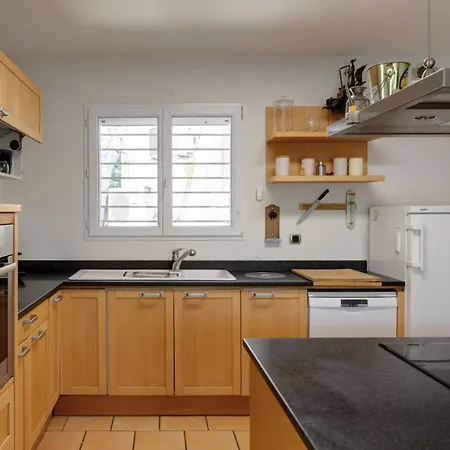 Apartment 114- Harmonia, 4chambres, Piscine, Clim Nimes