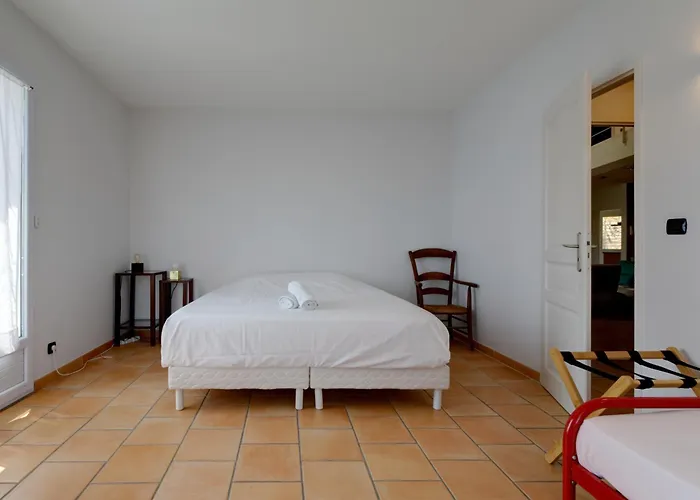 114- Harmonia, 4chambres, Piscine, Clim شقة نيم