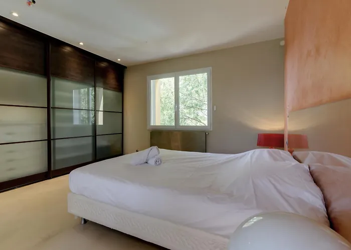 114- Harmonia, 4chambres, Piscine, Clim شقة نيم