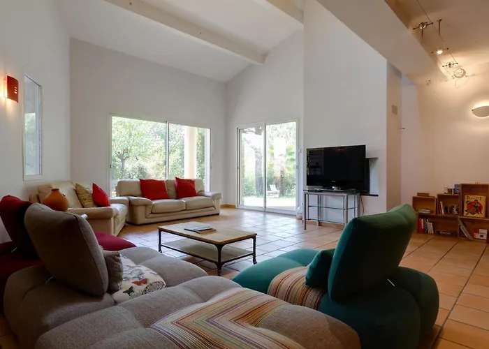 114- Harmonia, 4chambres, Piscine, Clim شقة نيم